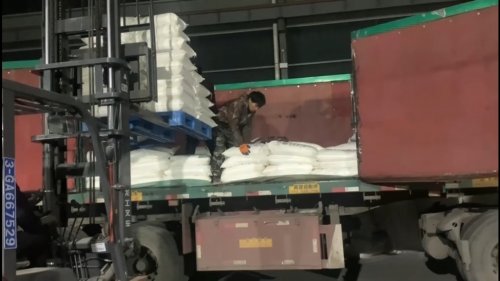 工厂厂区产品装车场景
