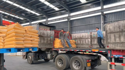 高分子吸水树脂装车过程，台州工厂生产高效物流