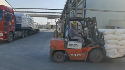 吸水树脂产品装车，批发供应商直销发货
