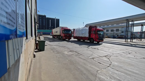 高分子吸水树脂产品装车，龙岩工厂高效生产与配送流程