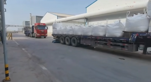 高吸水树脂装车现场，产品准备发货