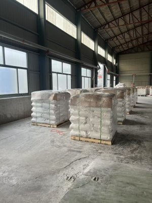 装车中的吸水树脂产品，确保及时配送满足客户加水使用需求