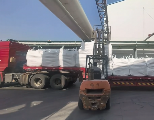 SAP高分子吸水树脂产品装车现场全景