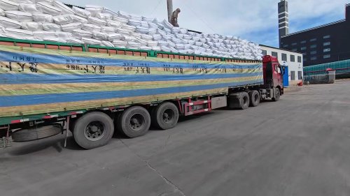 工厂装车吸水树脂与膨胀粉