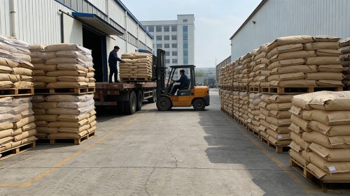 淄博聚隆工厂厂区装车的高吸水树脂成品货物