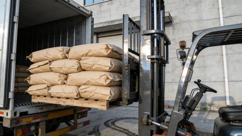 SAP高吸水性树脂工业吸水材料成品仓库发货准备现场